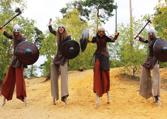 Animation déambulation échassiers