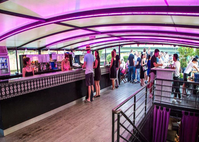 Découvrez une péniche tout équipé pour votre événement 